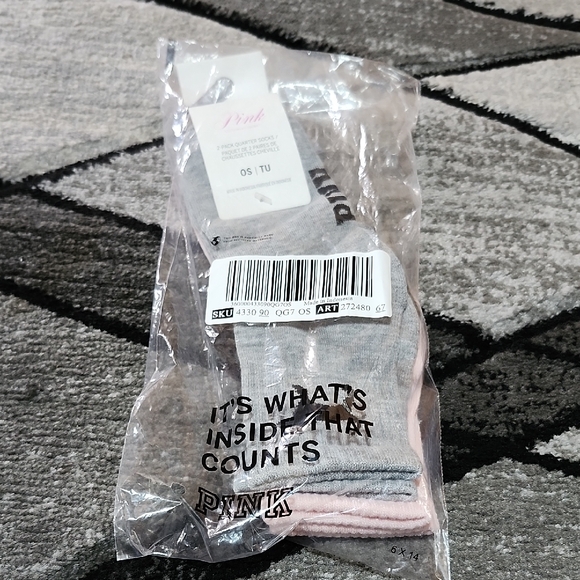 VS PINK DOG LOGO SET-OF-2 GRAY & PINK QUARTER CREW SOCKS - Picture 2 of 8